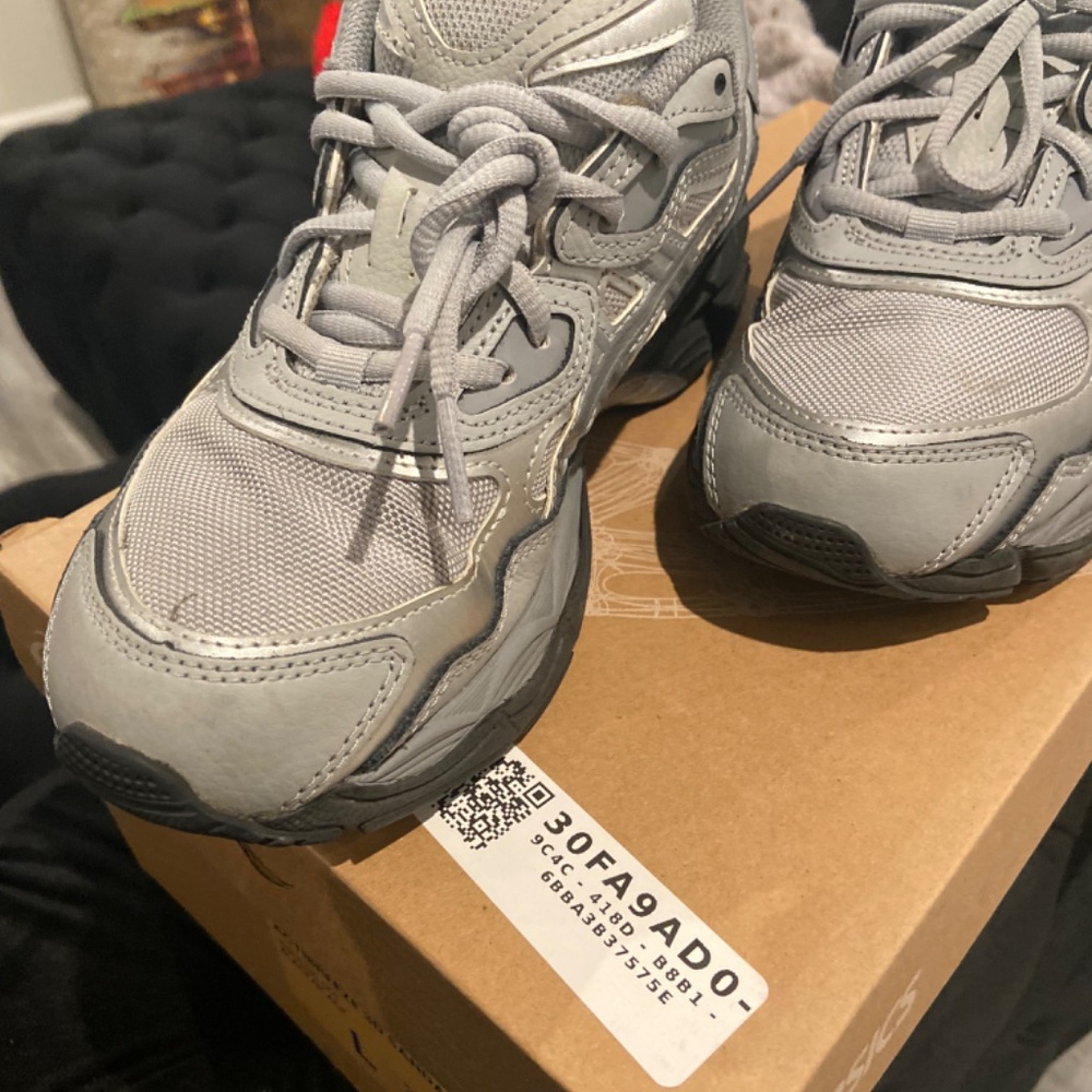 ASICS - Picture 4 of 6